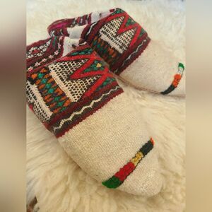 NWT Upcycled Moroccan Rug Slippers Size L [Womens 8.5-9.5]